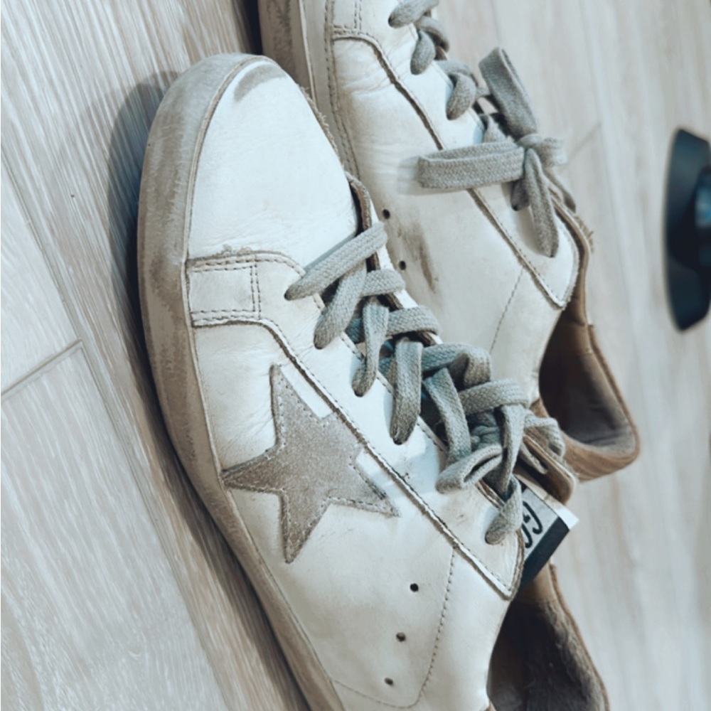 Golden Goose women’s super star sneaker tan & white